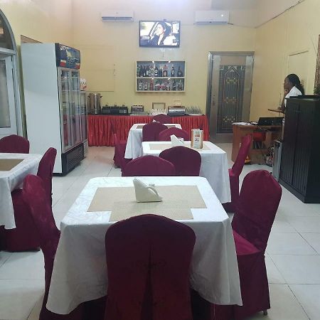 Hotel Relax Kinshasa Bagian luar foto