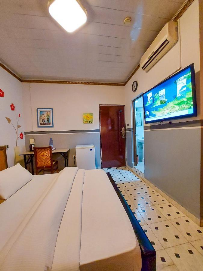 Hotel Relax Kinshasa Bagian luar foto