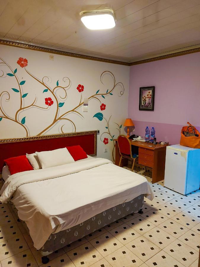 Hotel Relax Kinshasa Bagian luar foto
