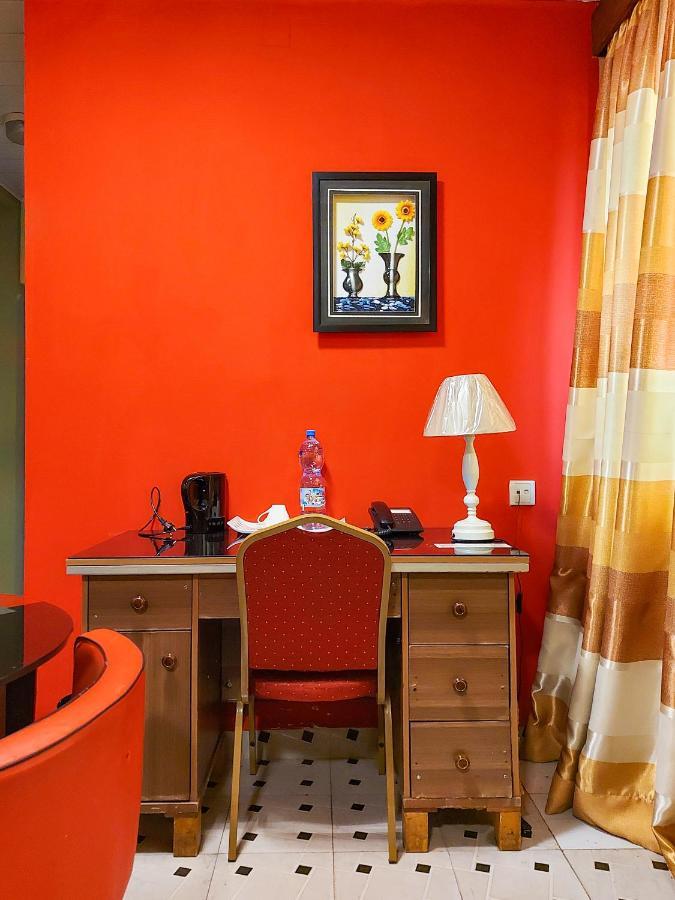 Hotel Relax Kinshasa Bagian luar foto