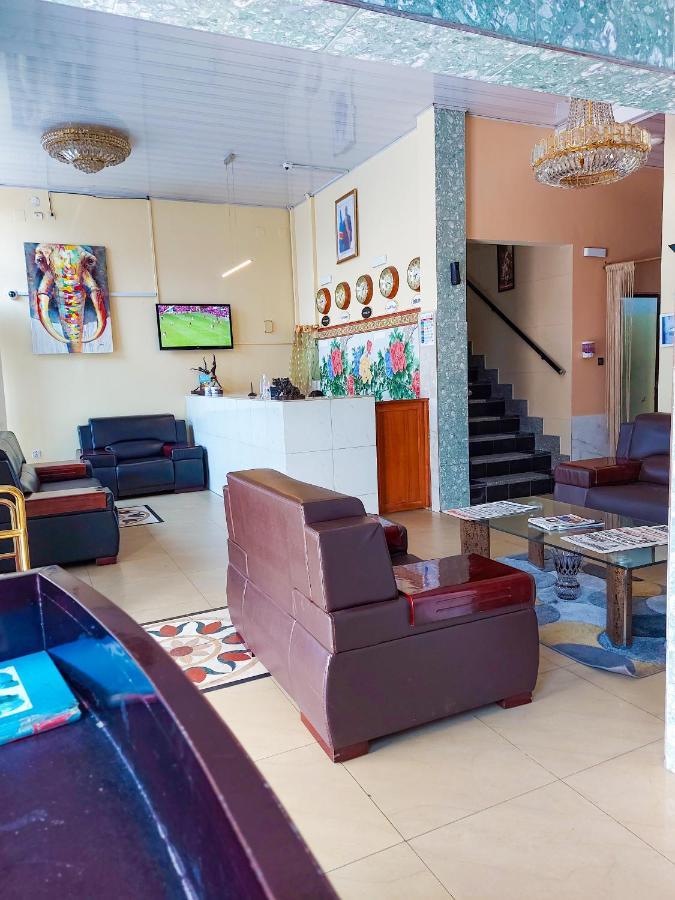 Hotel Relax Kinshasa Bagian luar foto