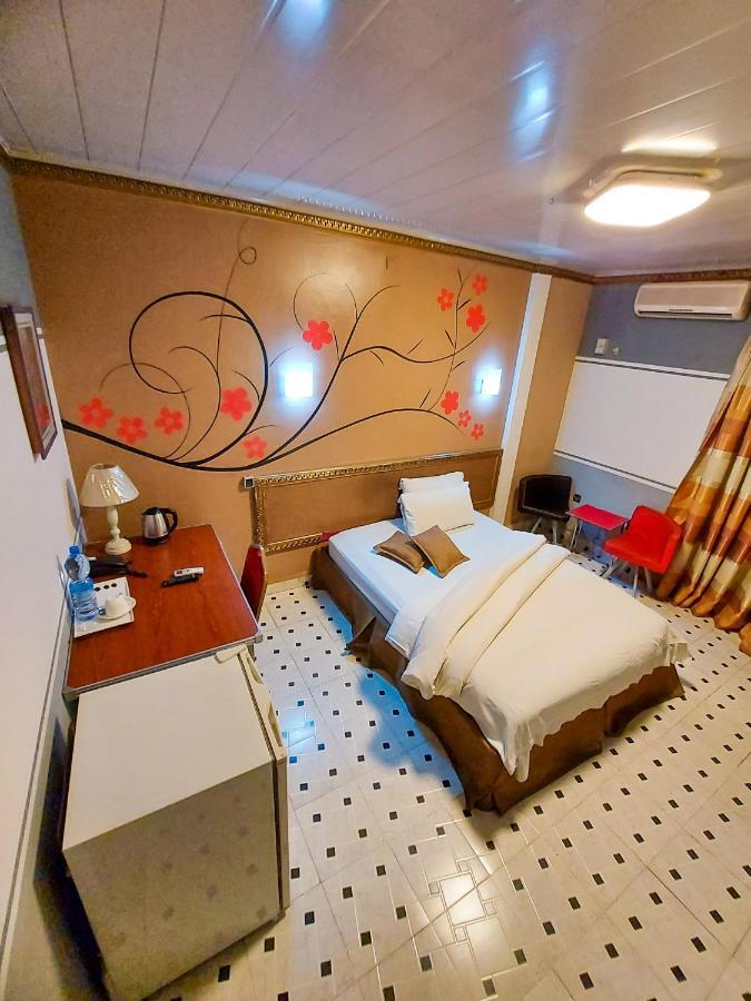 Hotel Relax Kinshasa Bagian luar foto