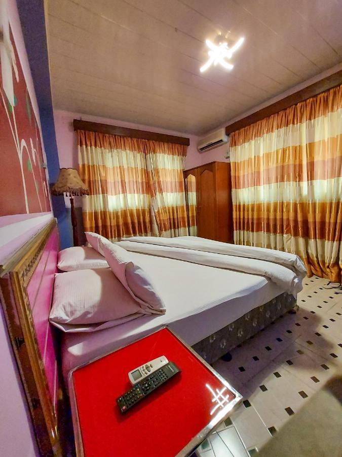 Hotel Relax Kinshasa Bagian luar foto