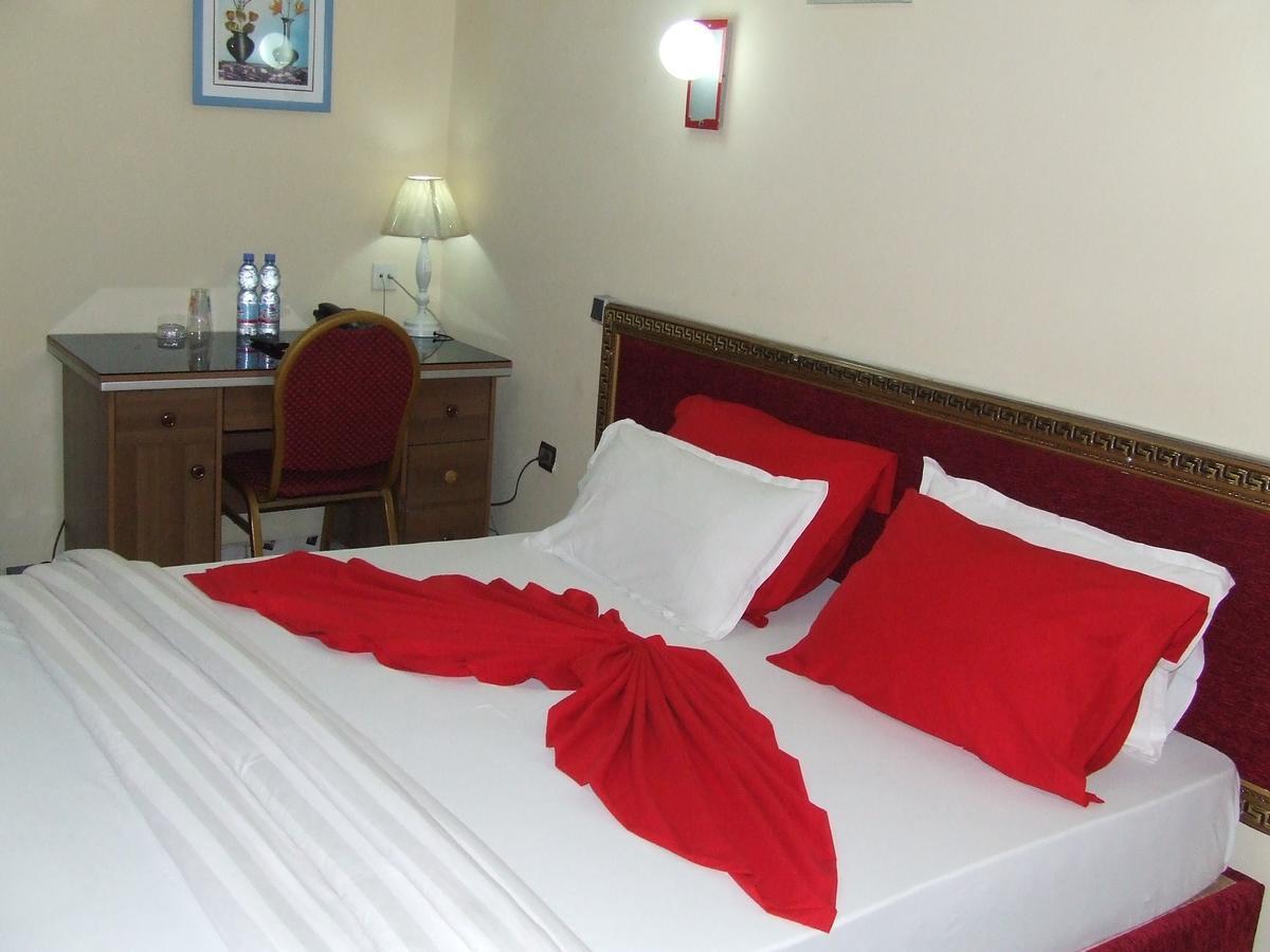 Hotel Relax Kinshasa Bagian luar foto